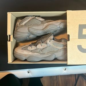 I am selling the Yeezy 500 utility brown sneakers